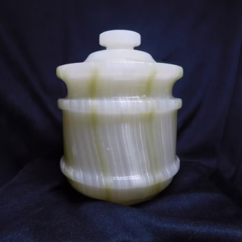 Onyx Jar Gorgeous green  4 1/2"